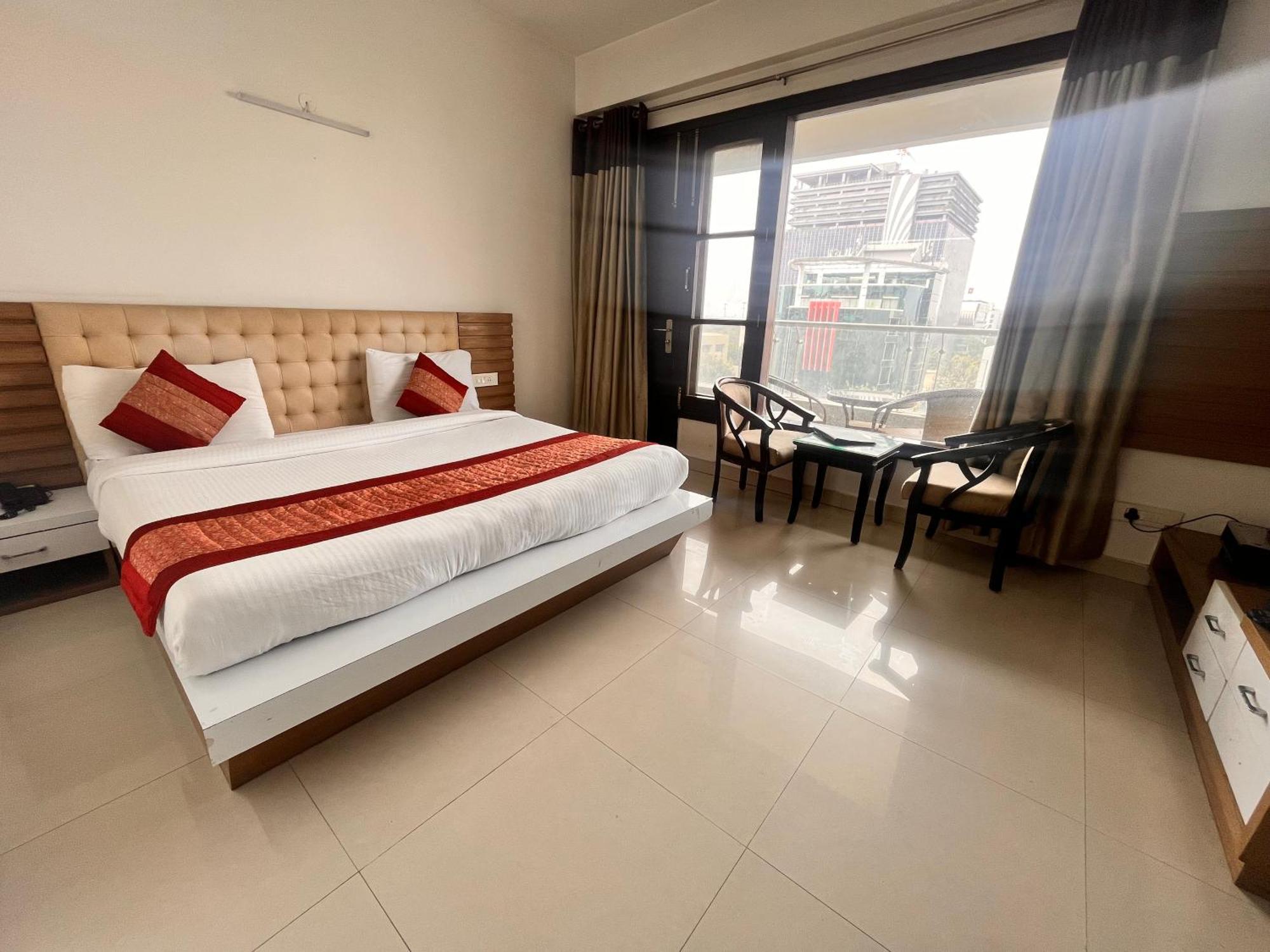 Gazebo Inn & Suites Medanta Gurgaon Exterior photo