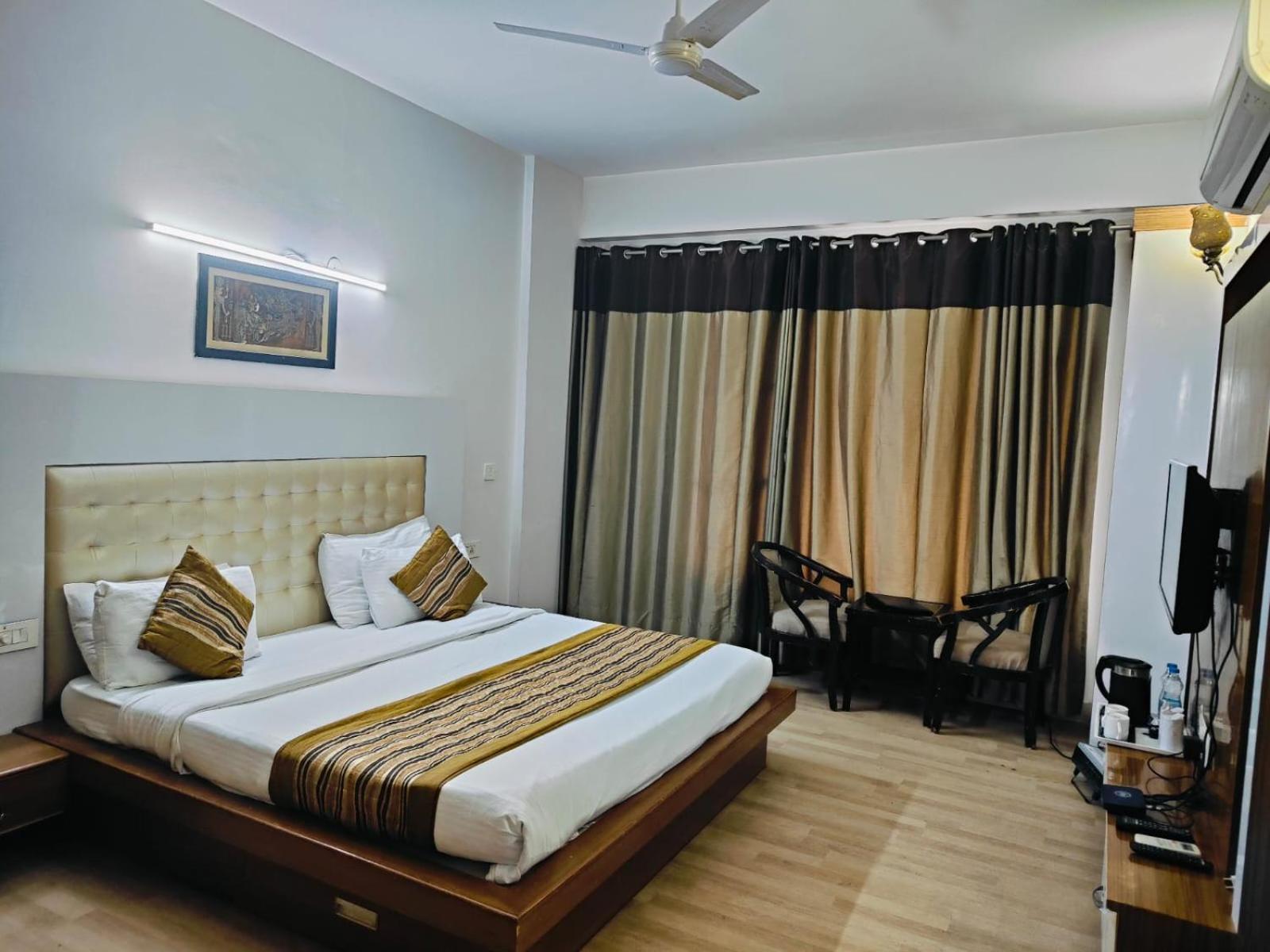Gazebo Inn & Suites Medanta Gurgaon Exterior photo