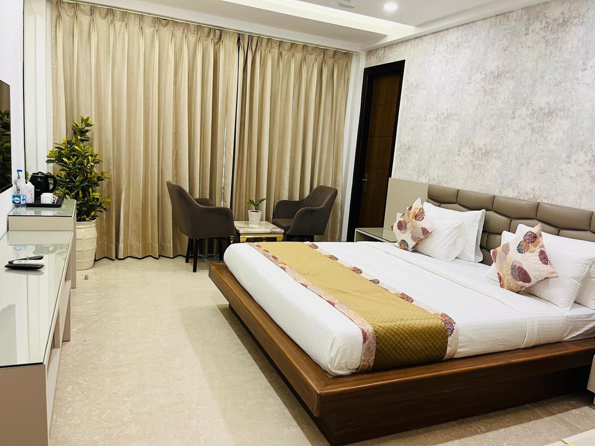 Gazebo Inn & Suites Medanta Gurgaon Exterior photo
