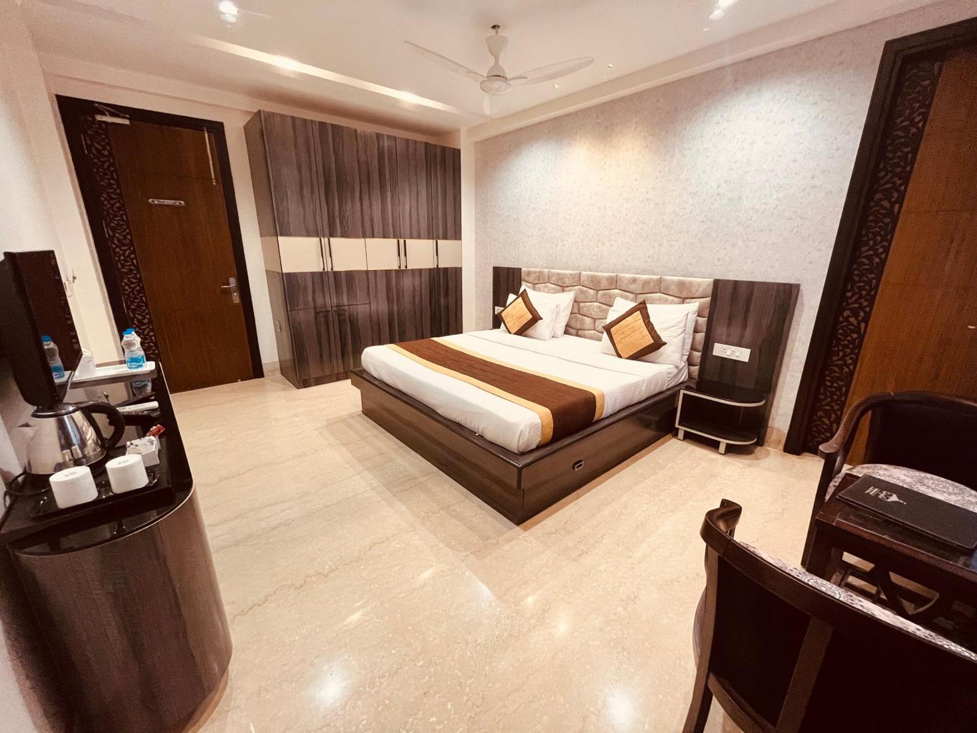 Gazebo Inn & Suites Medanta Gurgaon Exterior photo